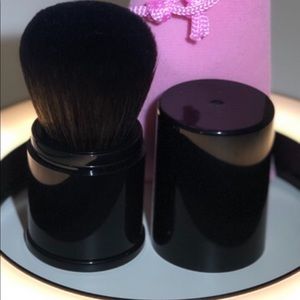 Retractable makeup brush